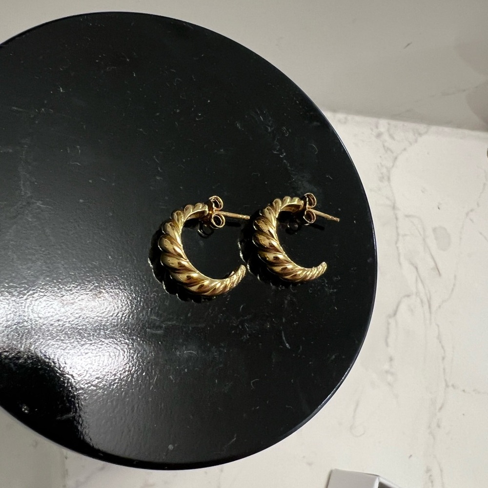 Mejuri Gold Croissant Hoop Earrings